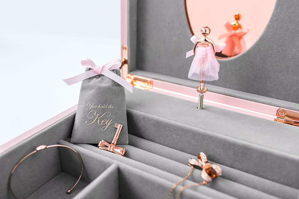 bredde Ligegyldighed Betydning Faydasız Larry Belmont Modaya uygun ted baker white lacquered jewellery box  with musical ballerina - rivero-inmobiliaria.com
